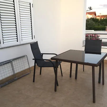 Memories New Studio 200 M From Beach