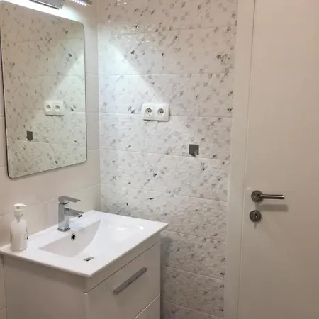 Memories New Studio 200 M From Beach Hotel Pirovac